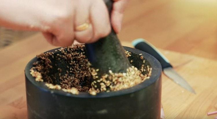 Cocinar aderezo para ensaladas.