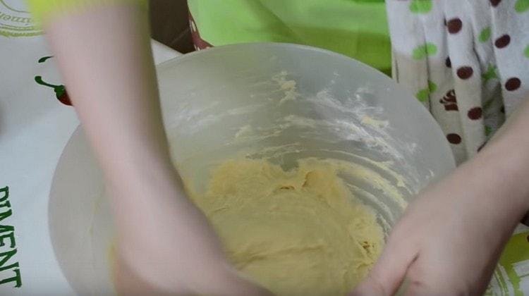 Knead the dough.