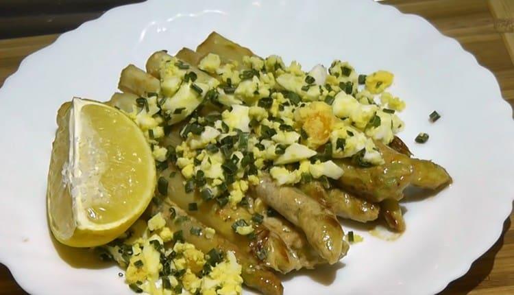White asparagus served with egg and green onions.