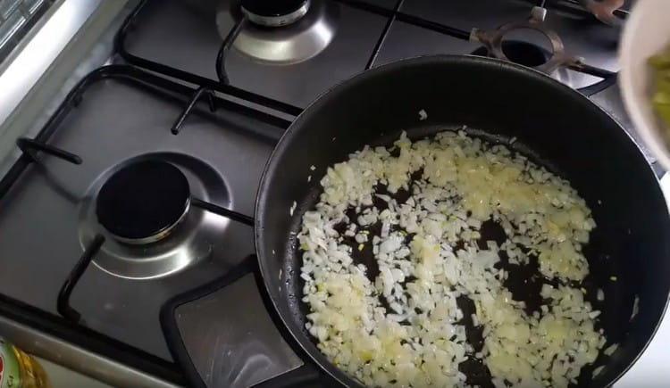 Grind onion and fry it in vegetable oil.