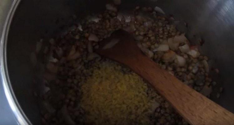 Add bulgur to the pan.