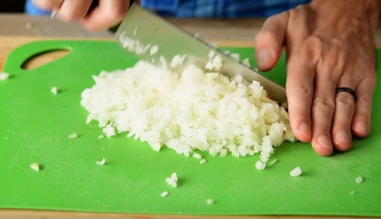 Cut the onion as finely as possible.