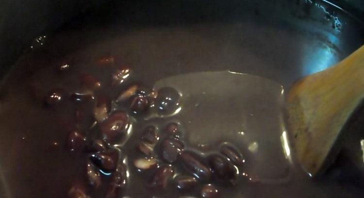 Boil the beans and leave it in the broth.