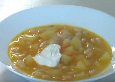 Nous préparons une soupe de haricots délicieuse et nutritive selon une recette étape par étape avec une photo.