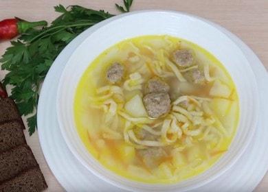 Soup with meatballs and homemade noodles - lick your fingers 🍲