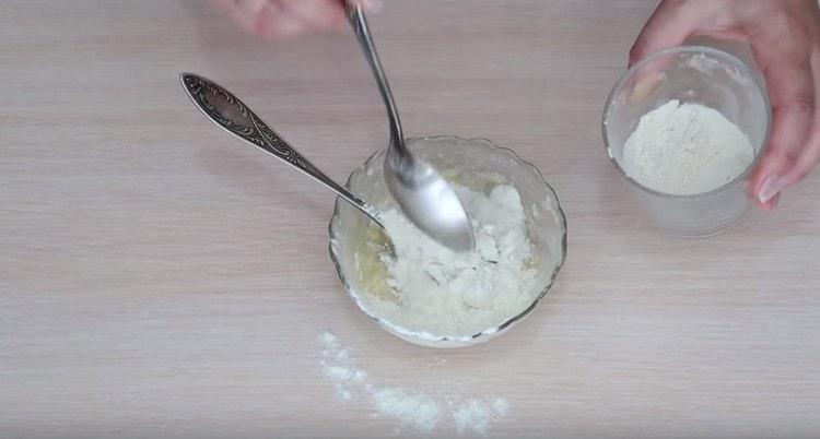 Add flour to the egg mass.
