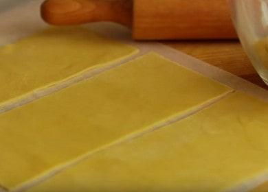Nous préparons la pâte à la maison pour les lasagnes selon une recette pas à pas avec photo.