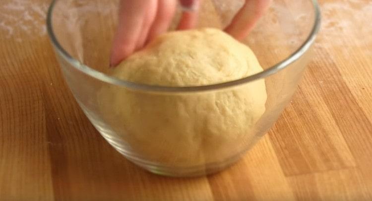 Nous laissons la pâte finie reposer pendant 15 minutes.