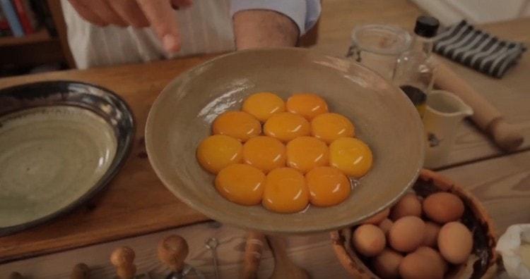 Separate the egg yolks from the proteins.