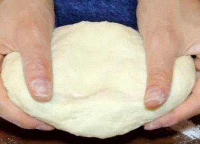 We prepare a successful and quick pizza dough without eggs according to a step-by-step recipe with a photo.