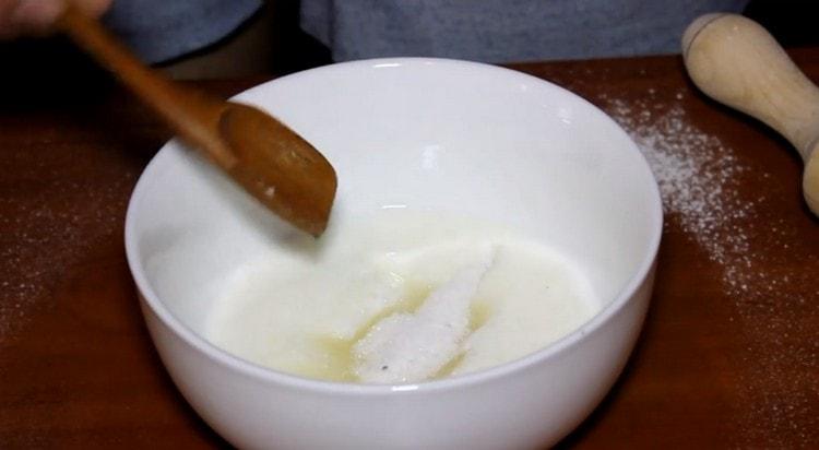 Add sugar, salt and olive oil to kefir.