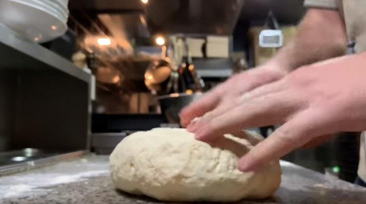 leave the dough to rest.