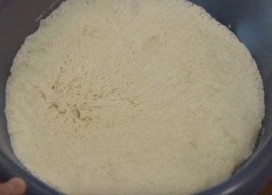 We prepare tender dough for pizza with milk according to a step-by-step recipe with a photo.