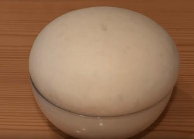 We are preparing a successful pizza dough on dry yeast according to a step-by-step recipe with a photo.