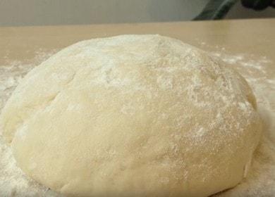 We prepare soft thin pizza dough according to a step-by-step recipe with a photo.