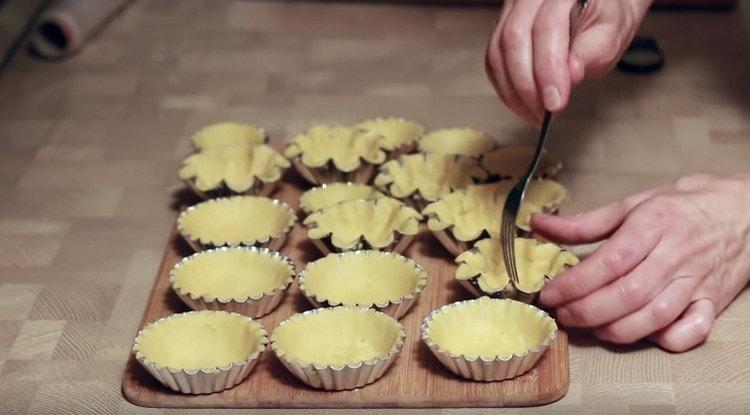 Le bas de la tartelette doit être piqué à la fourchette.