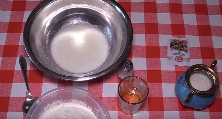 Pour heated kefir into a bowl.