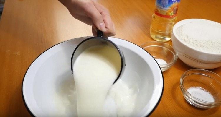 Pour a little warmed kefir into a bowl.