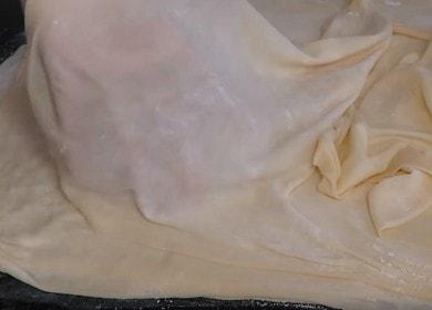 Nous préparons la pâte filo idéale à la maison selon une recette détaillée avec photo.