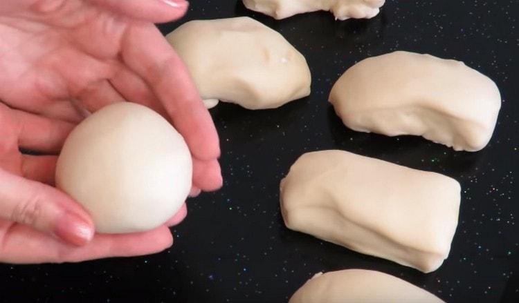 divide the dough into equal parts and roll each of them into a ball.