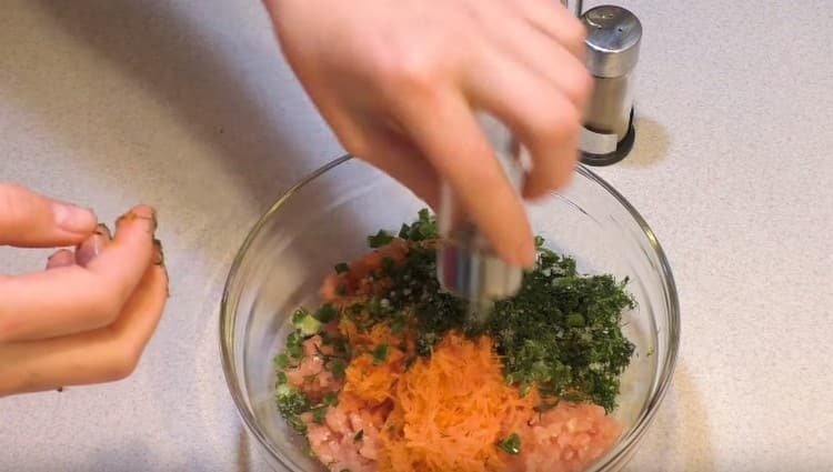 Add ground minced onion, carrots, greens to minced meat.