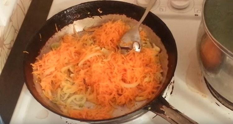 Add carrots to the onion.