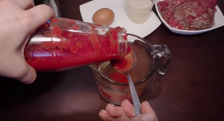 Nous élevons de la sauce tomate dans de l'eau.
