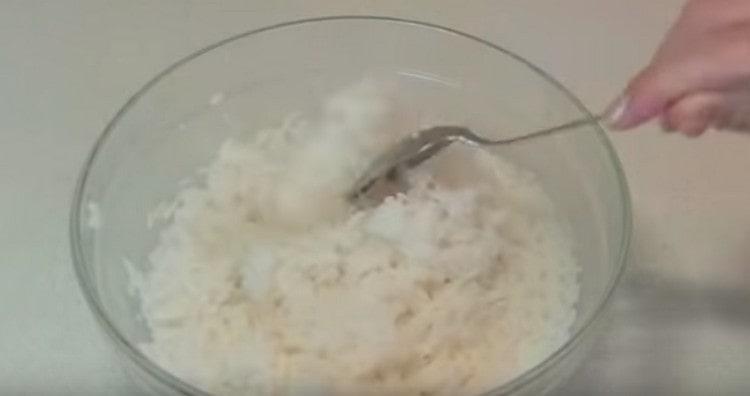 Hervir el arroz.