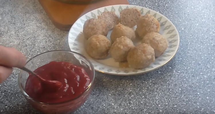 Cooked according to the classic recipe meatballs will go well with the original cherry sauce.
