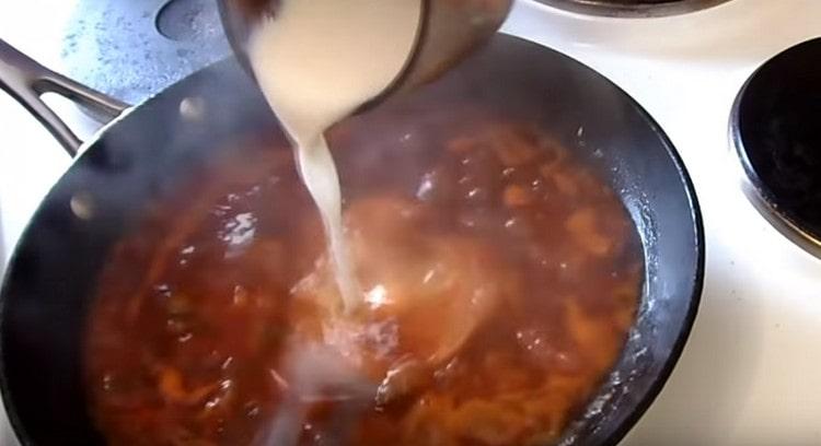 Next, we add water with flour to the gravy to thicken it.