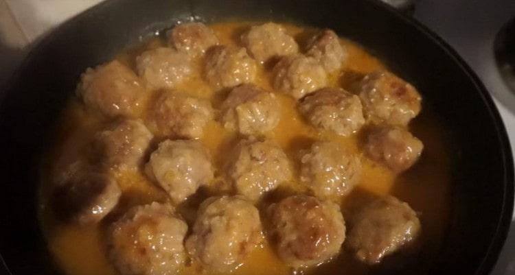 Such meatballs with gravy, cooked in a pan, well complement any side dish.