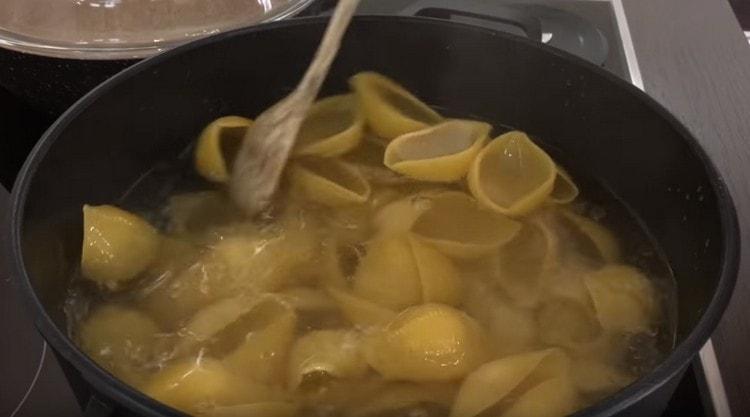 Boil pasta shells.