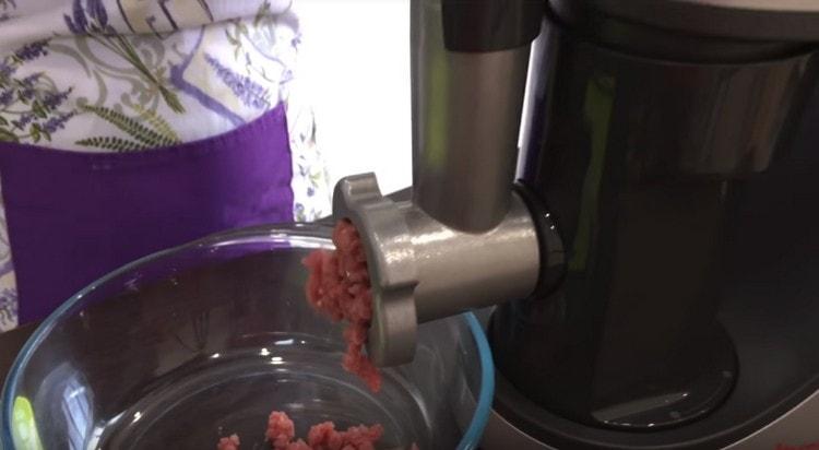 We twist the meat through a meat grinder.