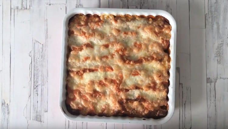 Rollos de pasta rellena están listos.