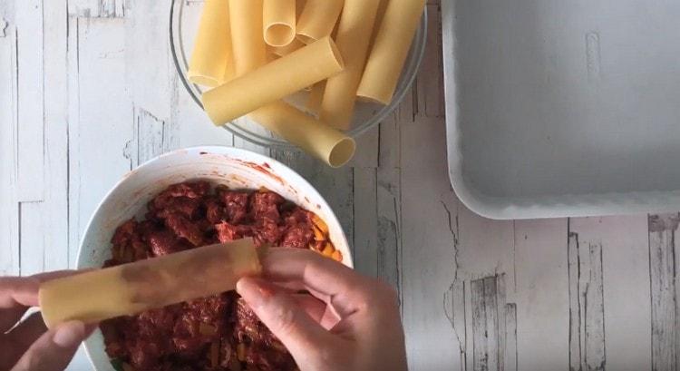 We start the pasta with the minced meat.