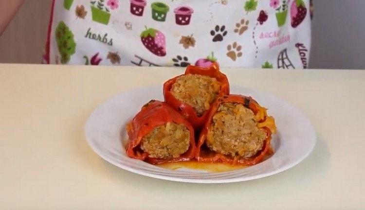 According to this recipe, stuffed peppers with minced meat and rice are juicy, aromatic and very tasty.