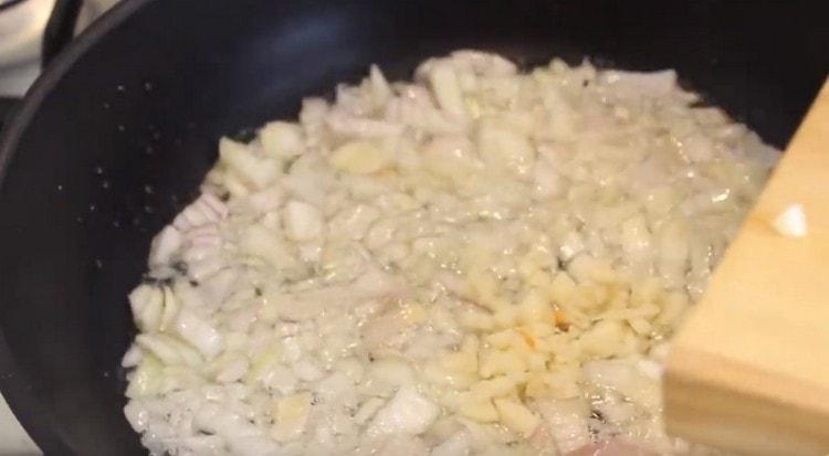 Add garlic to the onion.