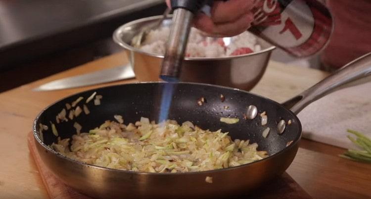 Procesamos verduras un poco con un quemador.