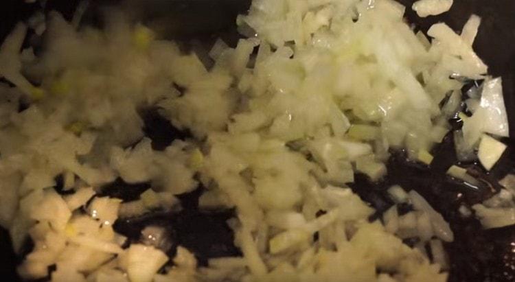 Fry chopped onion in a slow cooker, and then add beans to it.