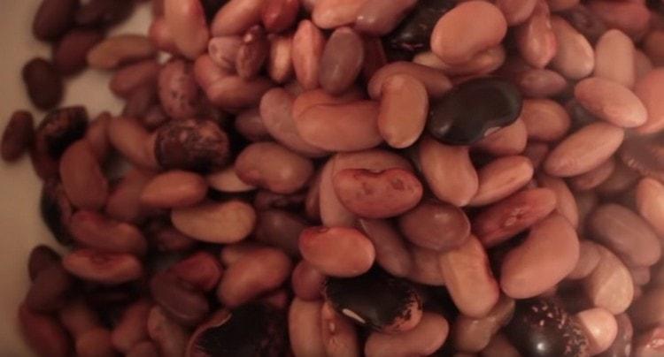 Fill the beans with water and set to cook.