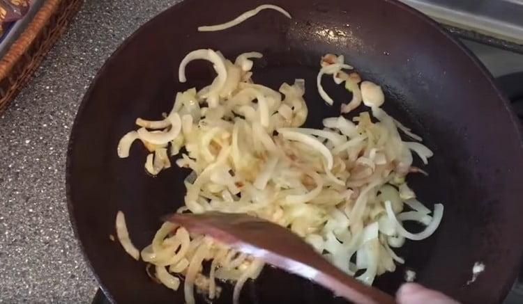 Fry the onion in vegetable oil.