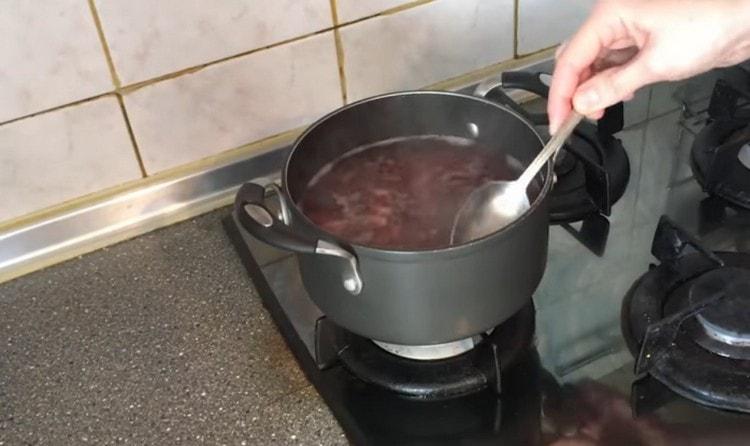 To prepare red bean lobio in Georgian, prepare the ingredients