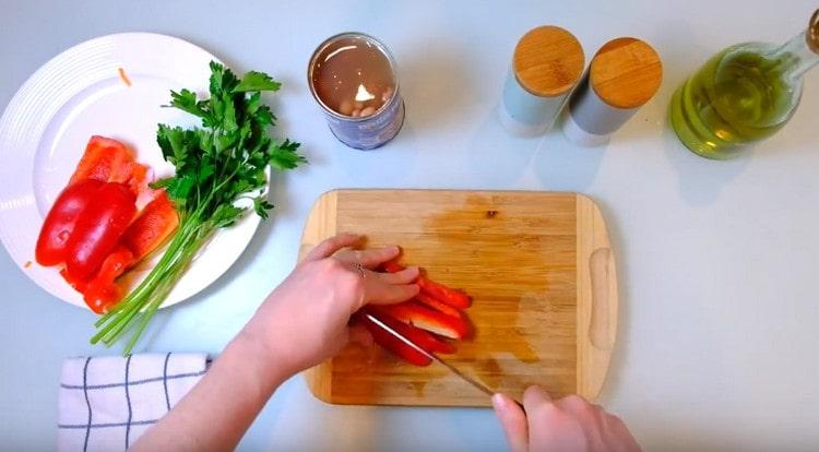 Finely chop the bell pepper.