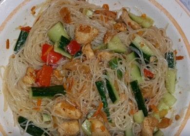Funchoza with chicken and vegetables - a recipe for making glass noodles 🥗