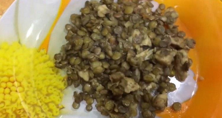 Lentils with chicken is a hearty full meal.