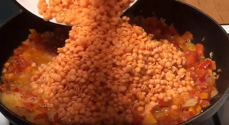 When the vegetables are soft, put the lentils in the pan.