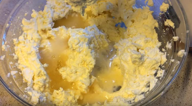 Add lemon juice and zest to the mascarpone.