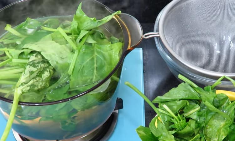 Immerse the spinach in boiling water for a few minutes.