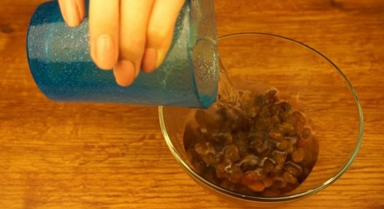 Pour raisins with boiling water.