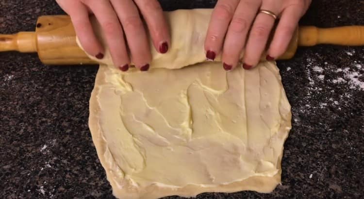 Wrap the greased butter dough on a rolling pin.